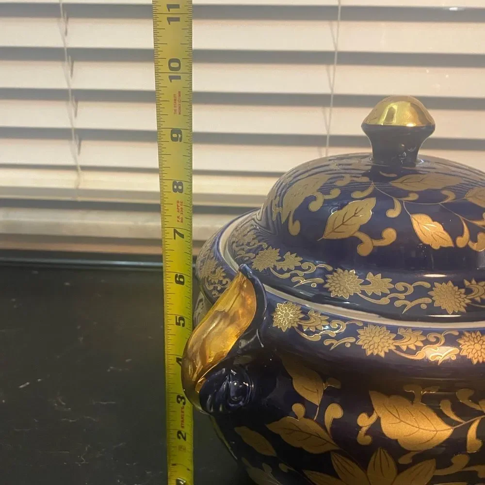 Vintage oriental vase with lid